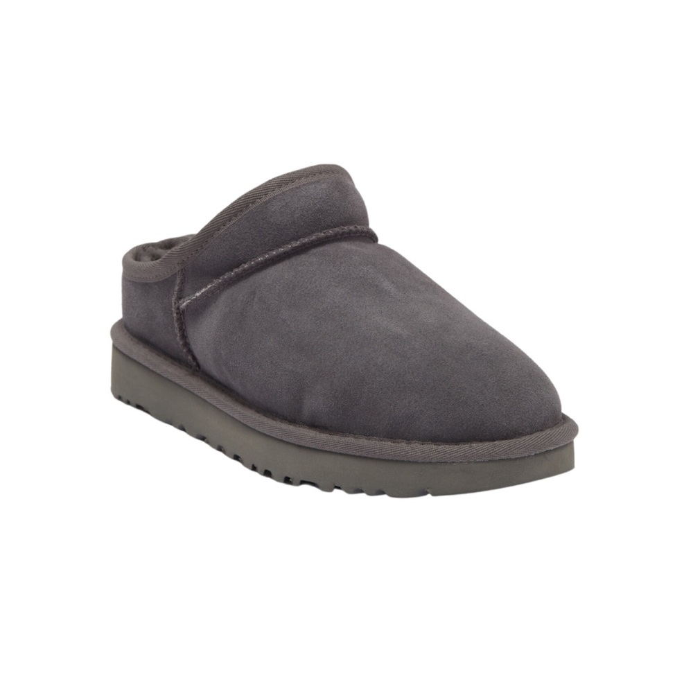 NWT Women’s UGG classic slipper